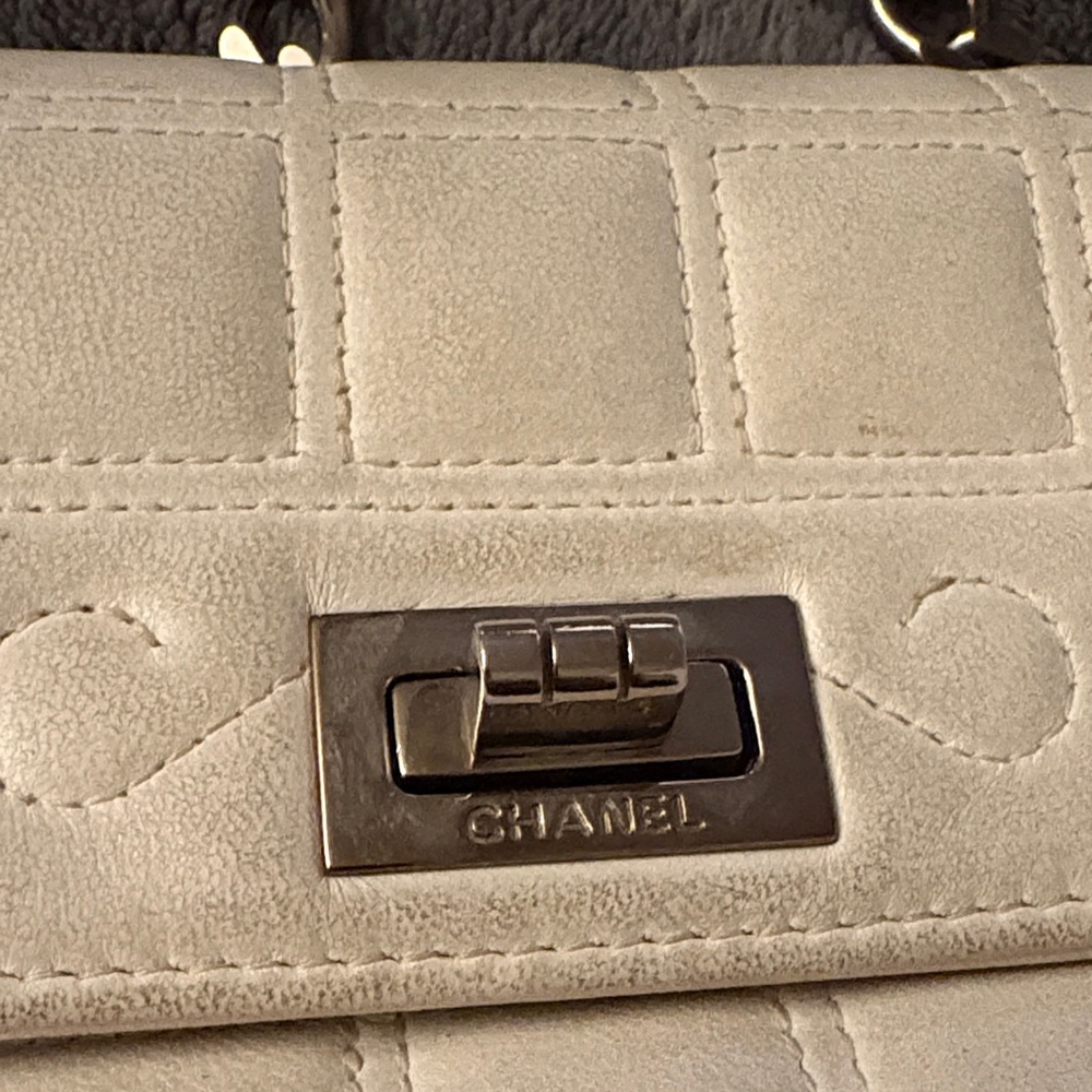 Authentic CHANEL White Quilted Crossbody Bag - Picture 14 of 17